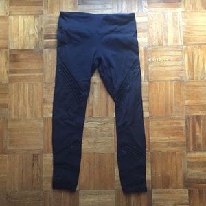 Black ALO Yoga capris